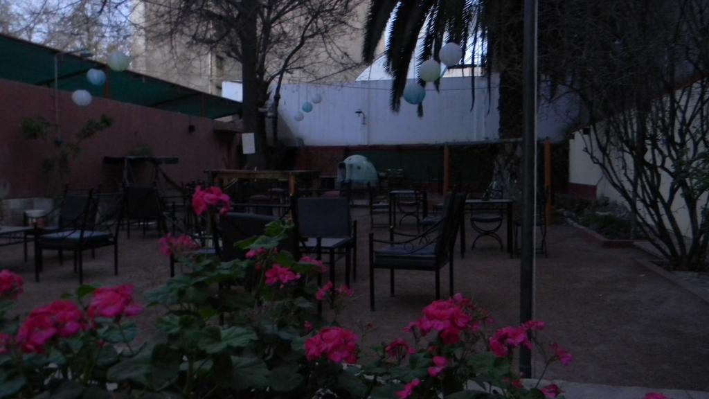 Punto Urbano Hostel Mendoza Buitenkant foto